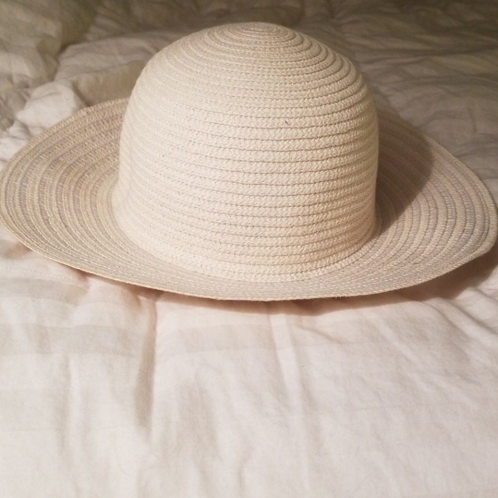 White summer/beach hat